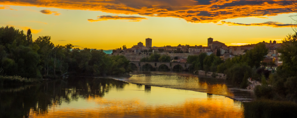 Der Fluss Duero bei Sonnenuntergang